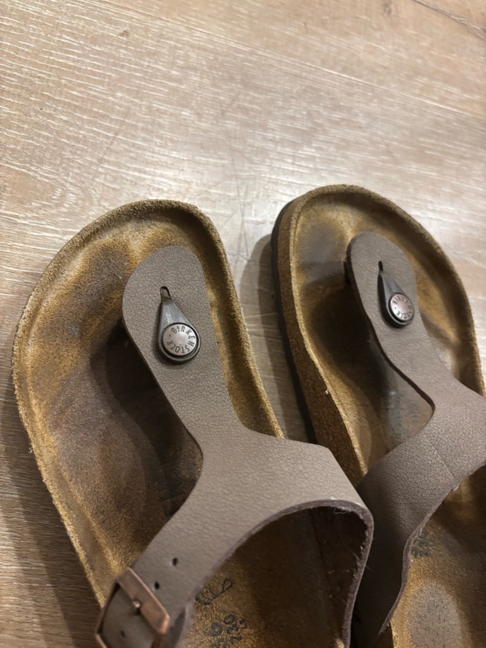 Birkenstock Gizeh Brown Leather Sandals - Picture 2 of 6